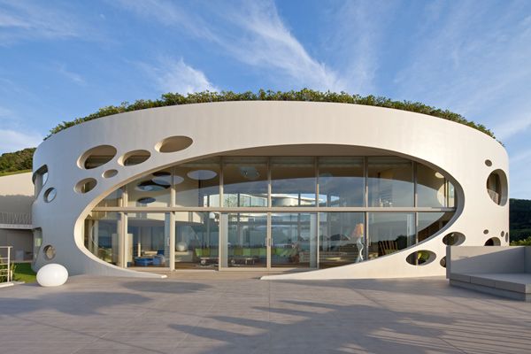 Modern Round home_1